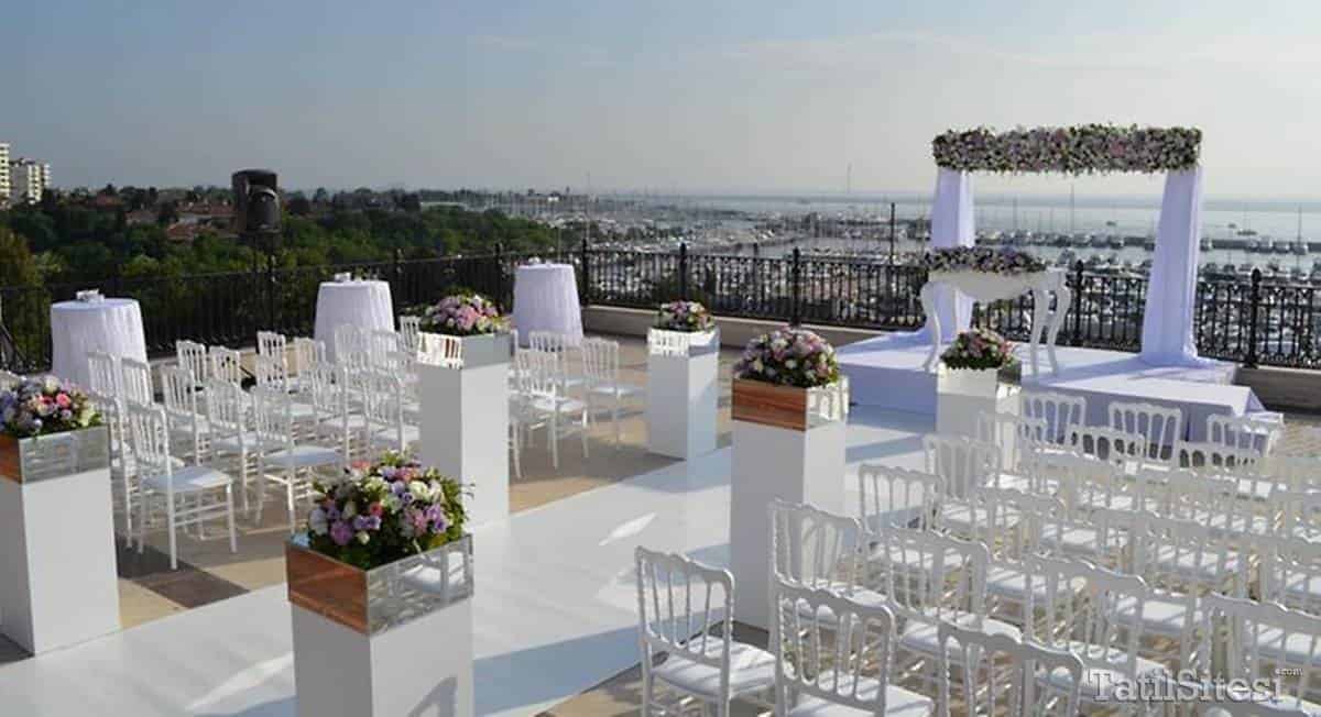 Wyndham Grand İstanbul Kalamış Marina Hotel